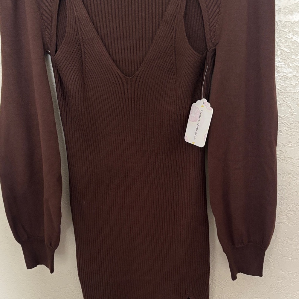 Elegant Brown Knit Dress - Picture 3 of 8